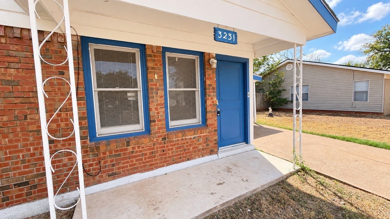 3231 Ivy Ln - Photo 3 of 22