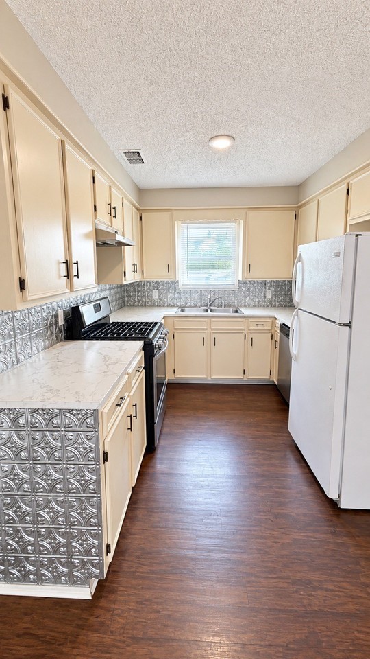3231 Ivy Ln - Photo 5 of 22
