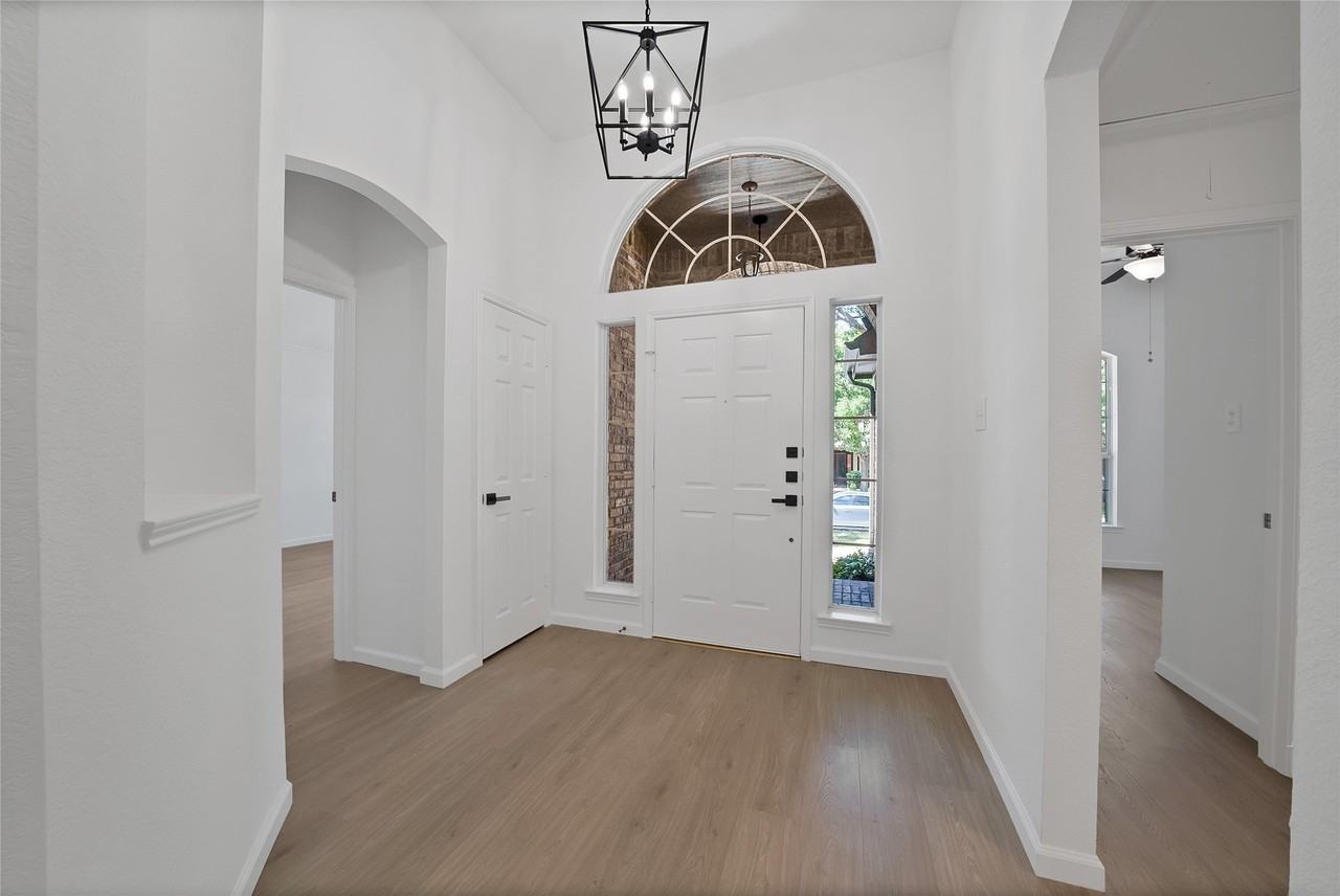 1687 Garrison Dr - Photo 3 of 36