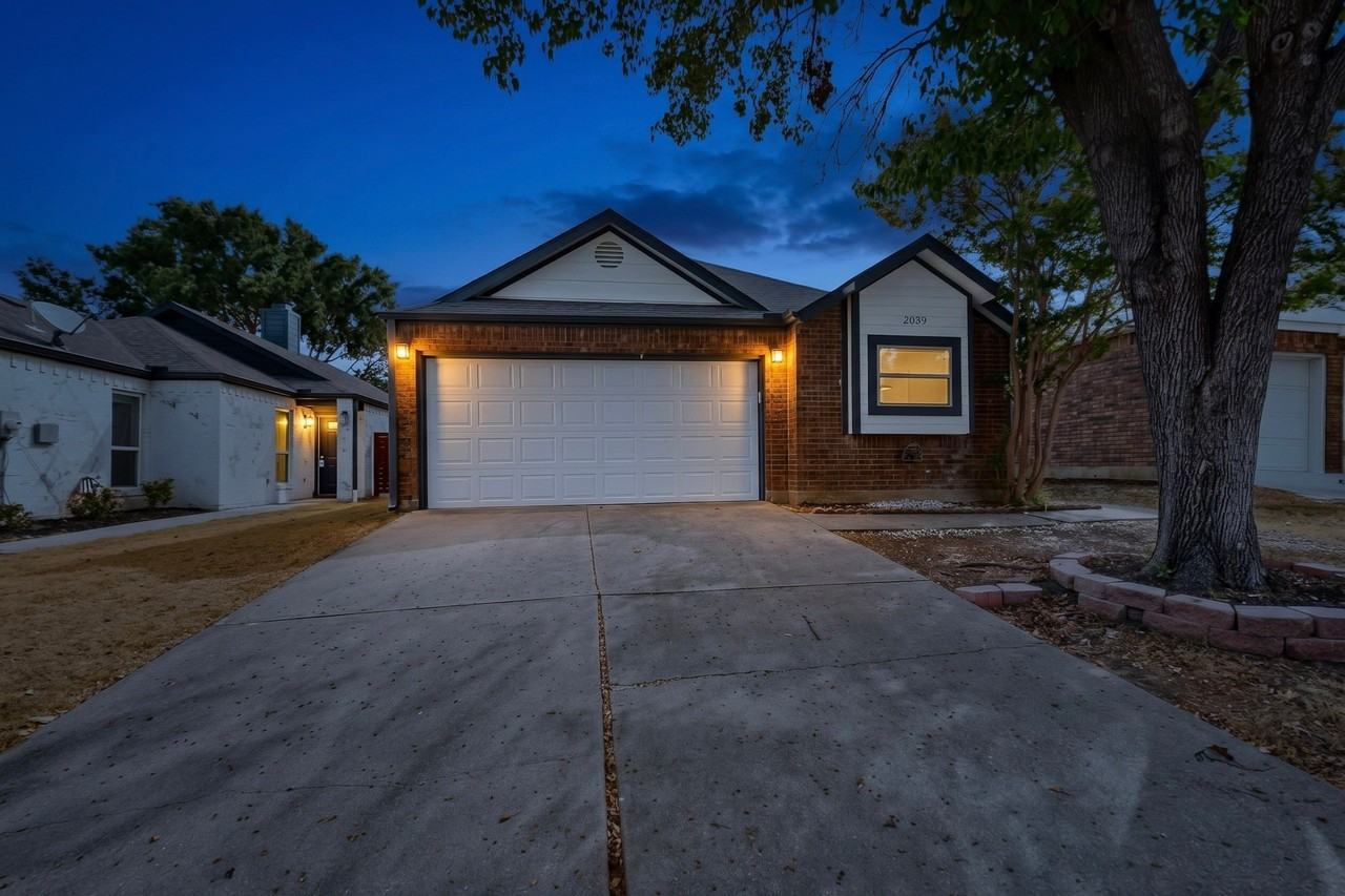 2039 Mallard Dr - Photo 3 of 35
