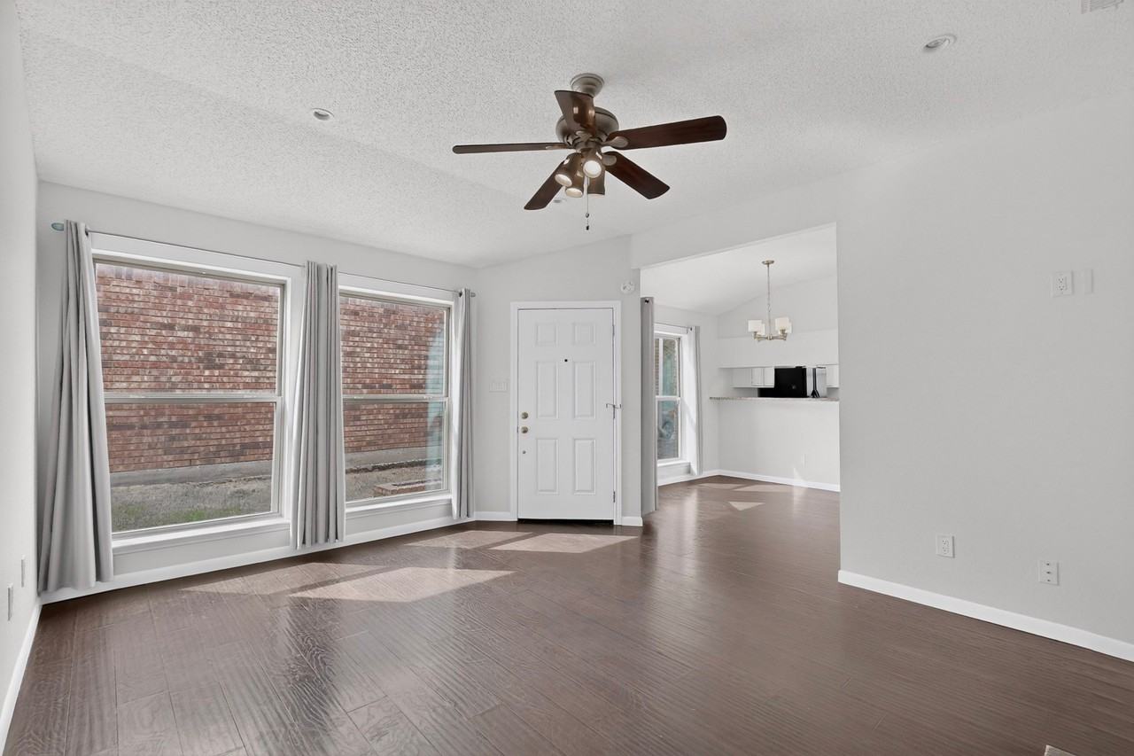 2039 Mallard Dr - Photo 4 of 35
