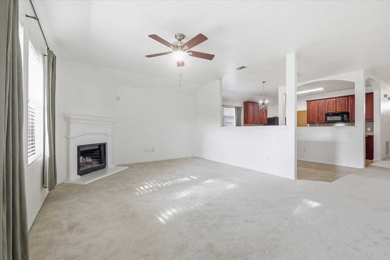 4709 Redbud Dr - Photo 3 of 40