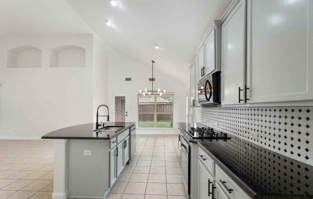 1413 Nightingale Dr - Photo 2 of 12