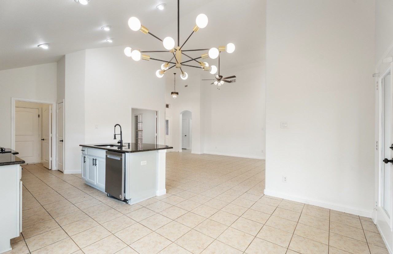 1413 Nightingale Dr - Photo 3 of 12