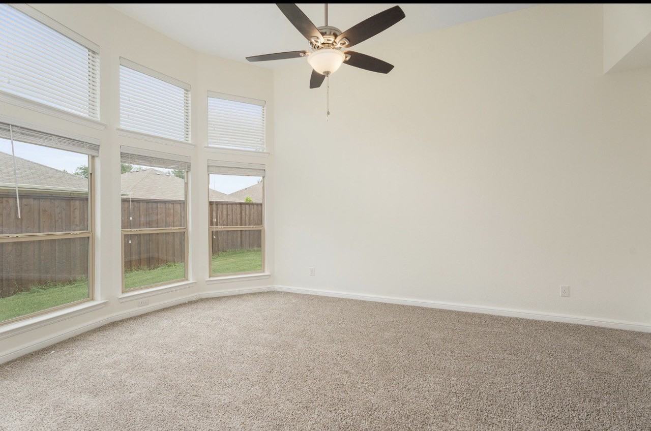 1413 Nightingale Dr - Photo 5 of 12