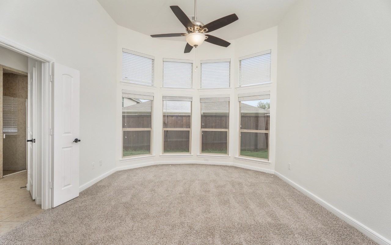 1413 Nightingale Dr - Photo 6 of 12