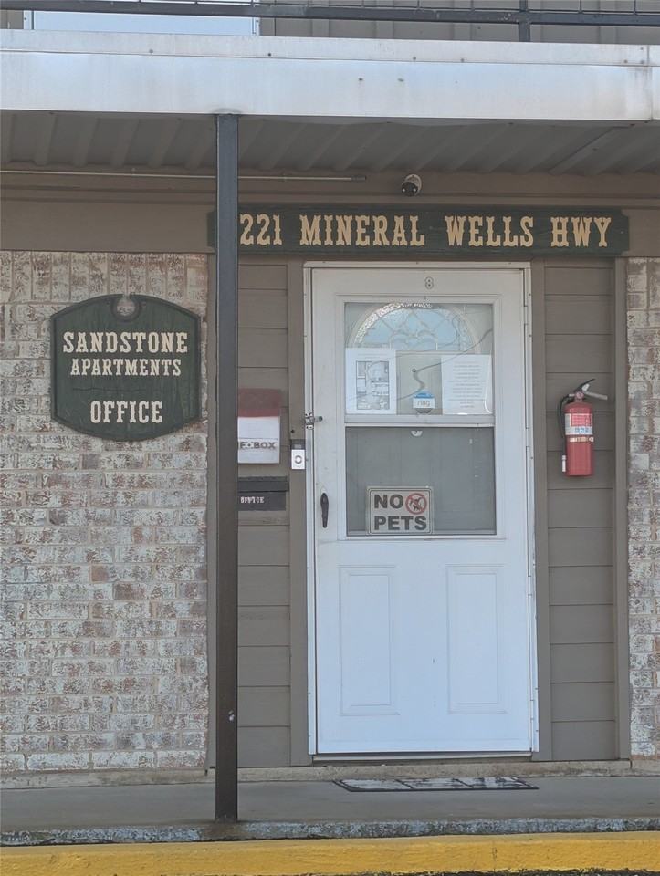 1221 Mineral Wells Hwy - Photo 5 of 6