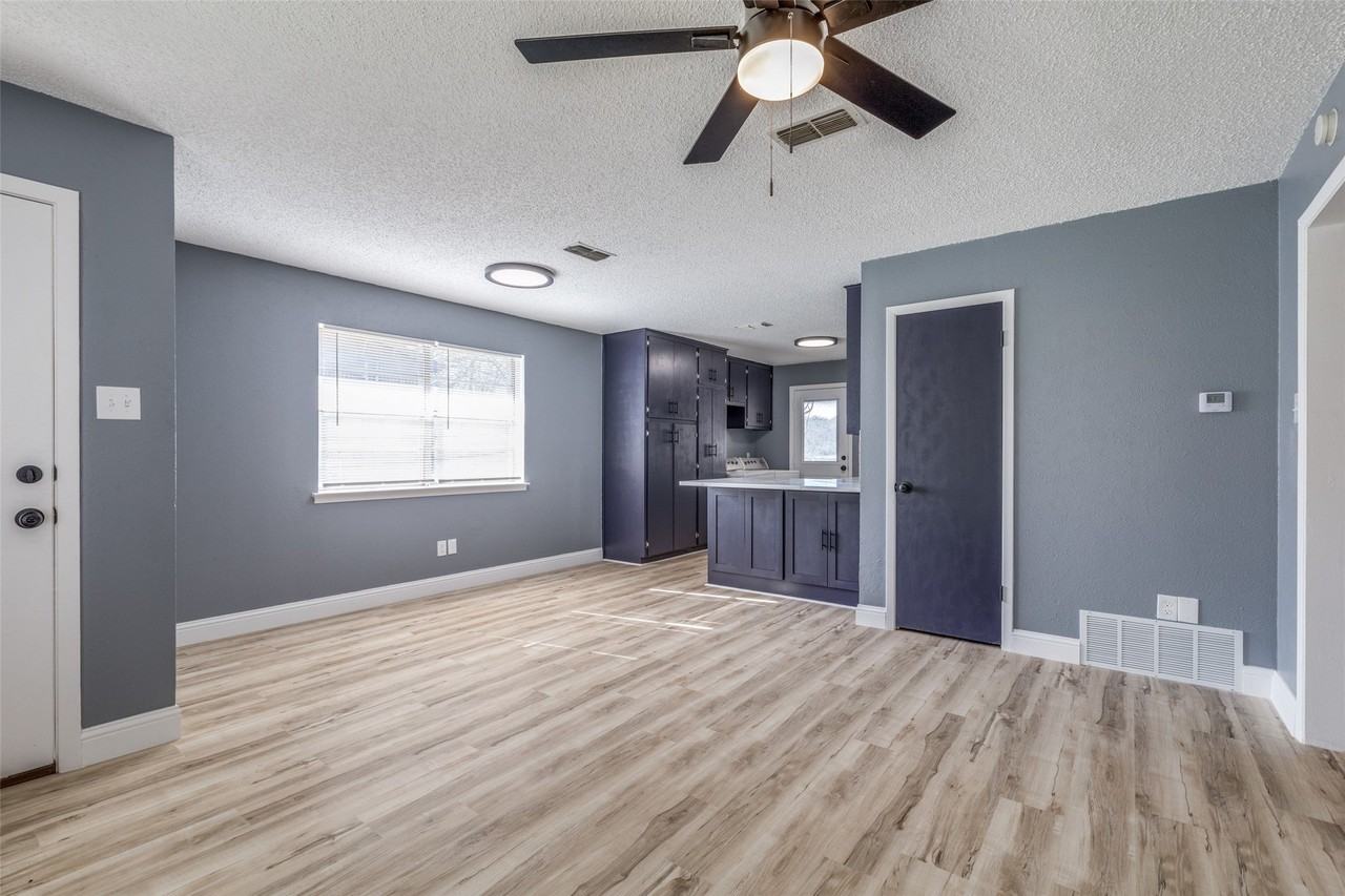 451 Wilshire Ave - Photo 3 of 12