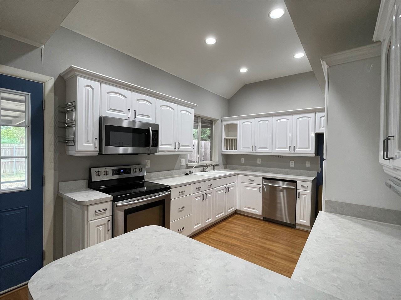 1310 Doncaster St - Photo 2 of 6