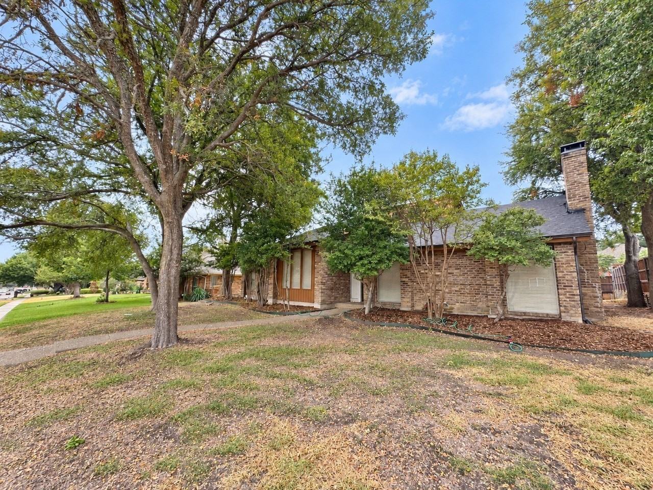 3620 Teakwood Ln - Photo 2 of 24
