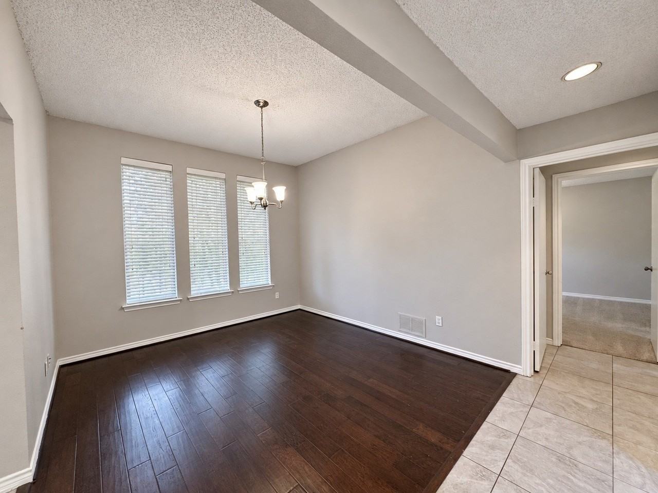 3620 Teakwood Ln - Photo 5 of 24
