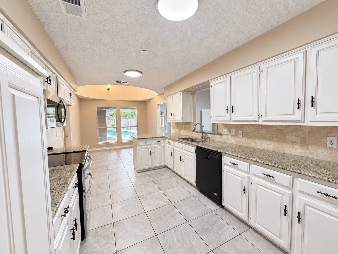 3620 Teakwood Ln - Photo 6 of 24