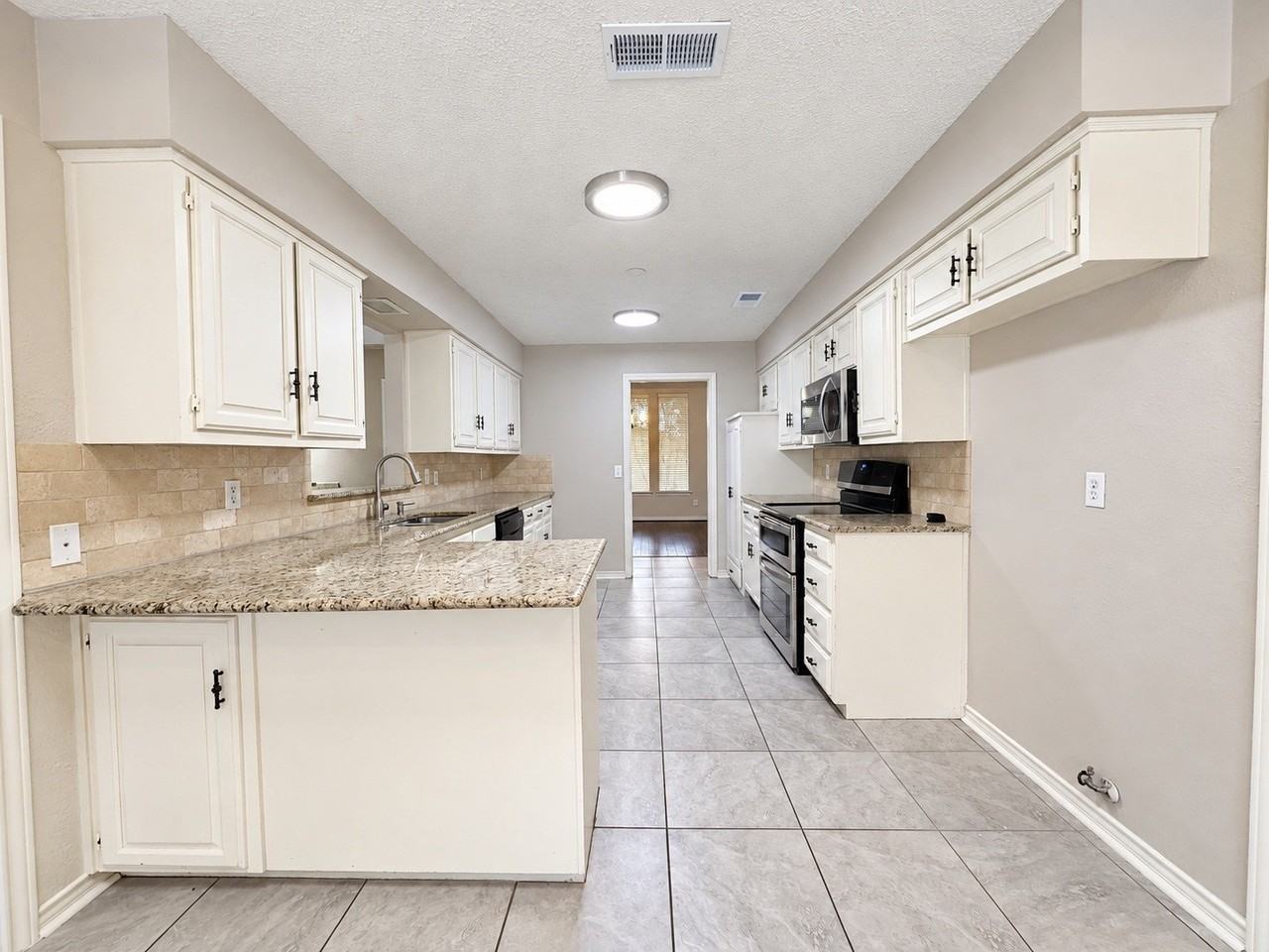 3620 Teakwood Ln - Photo 7 of 24