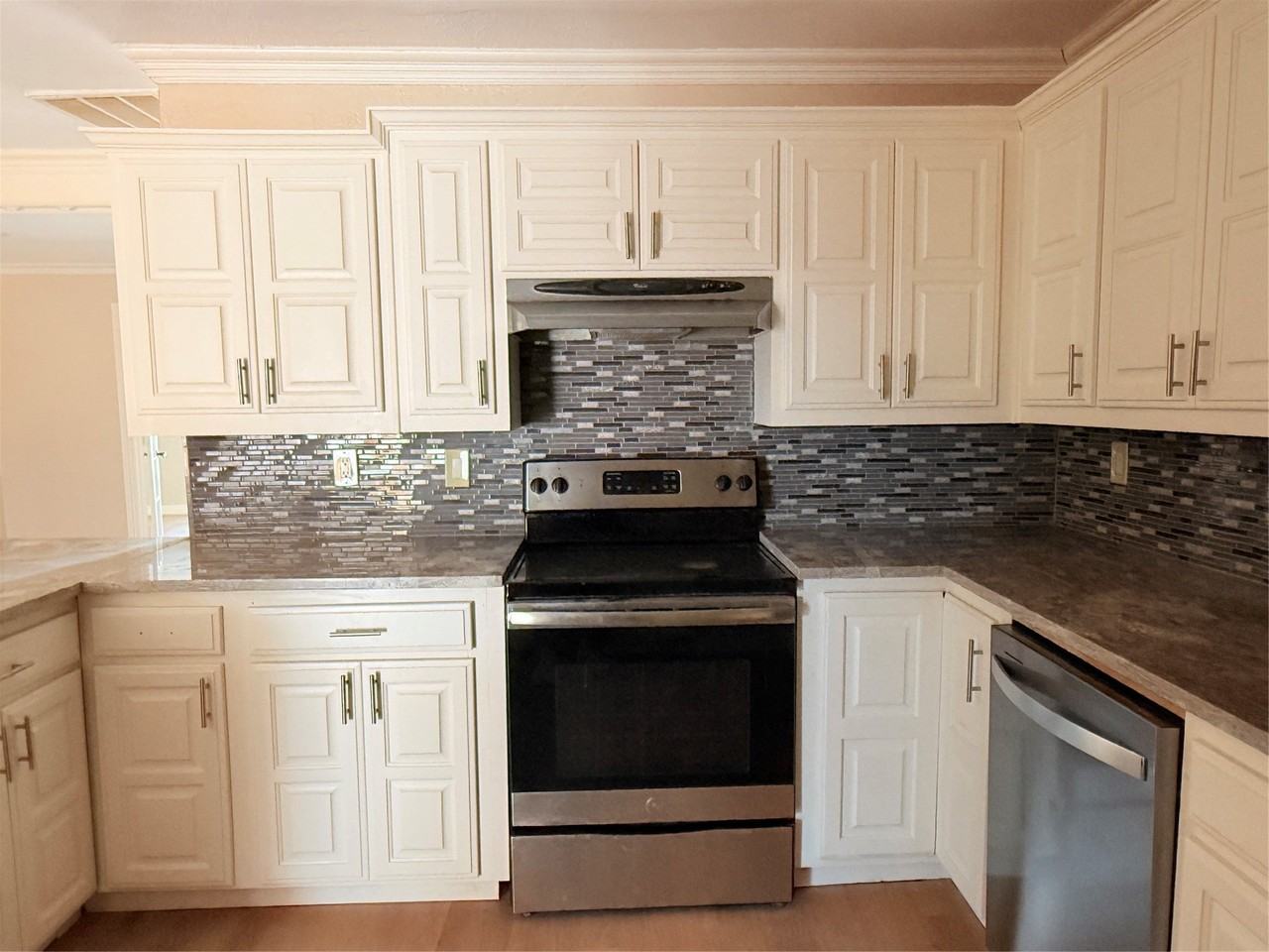 558 Ridgemont Dr - Photo 2 of 15