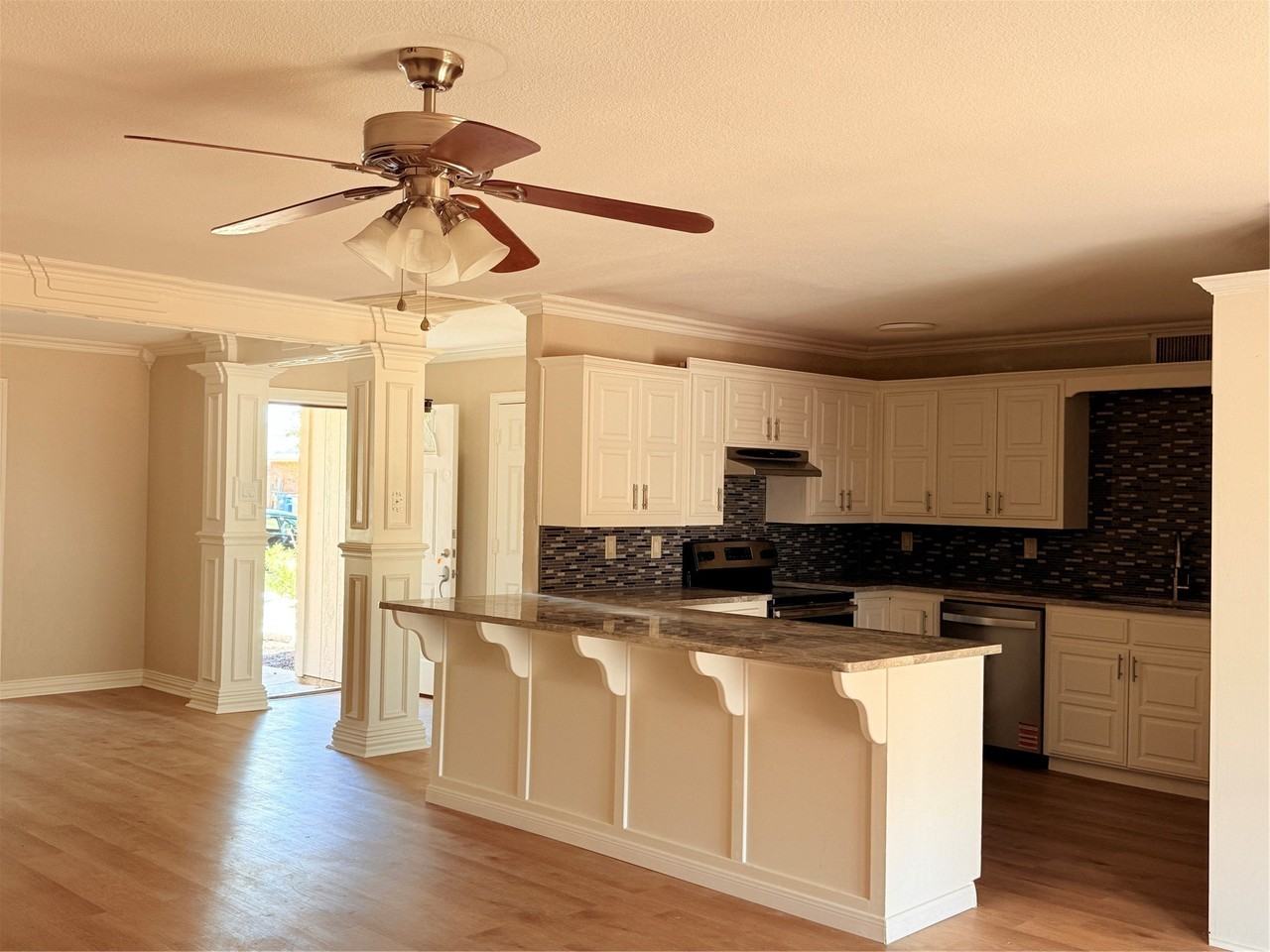 558 Ridgemont Dr - Photo 3 of 15