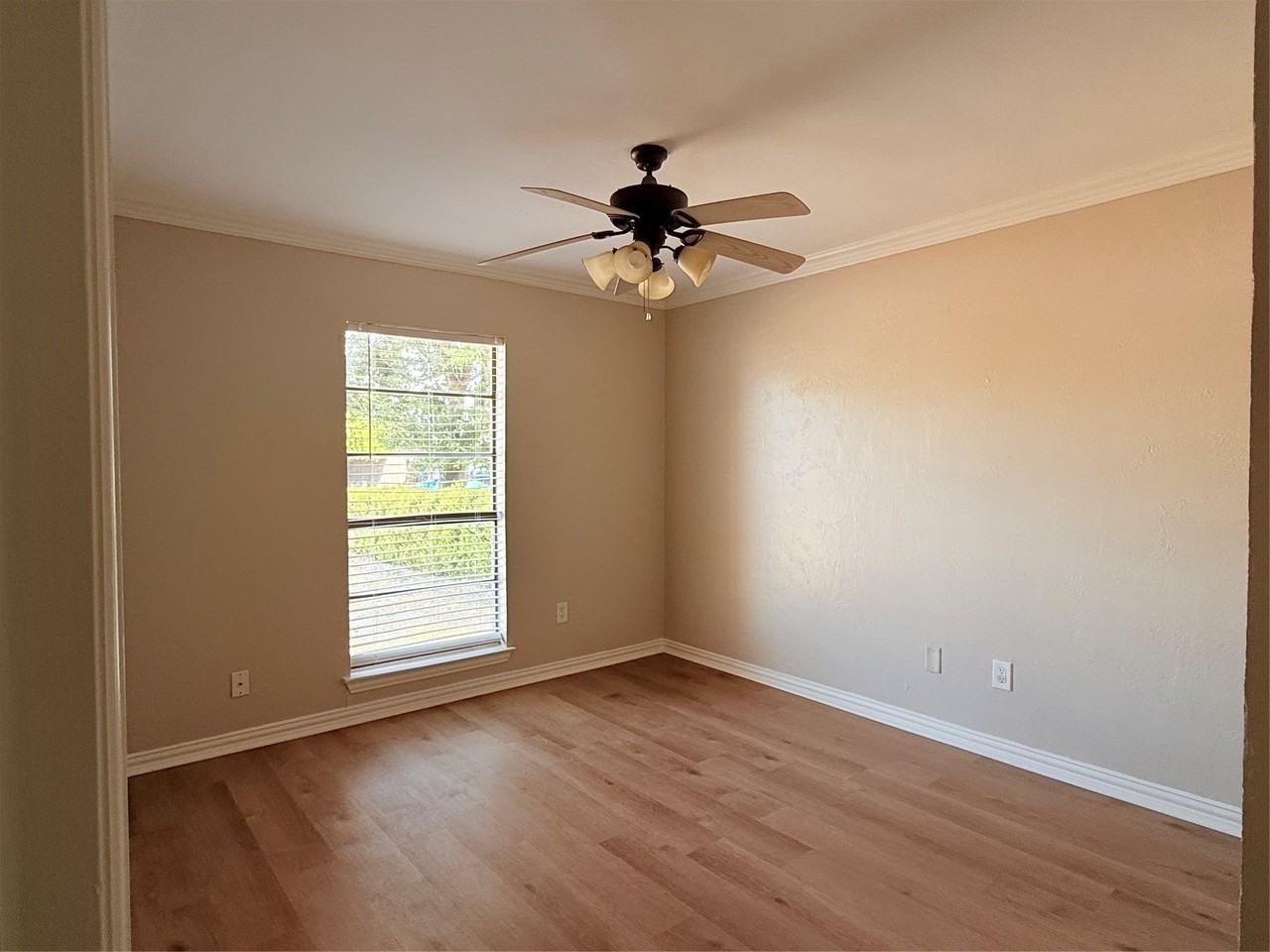 558 Ridgemont Dr - Photo 6 of 15
