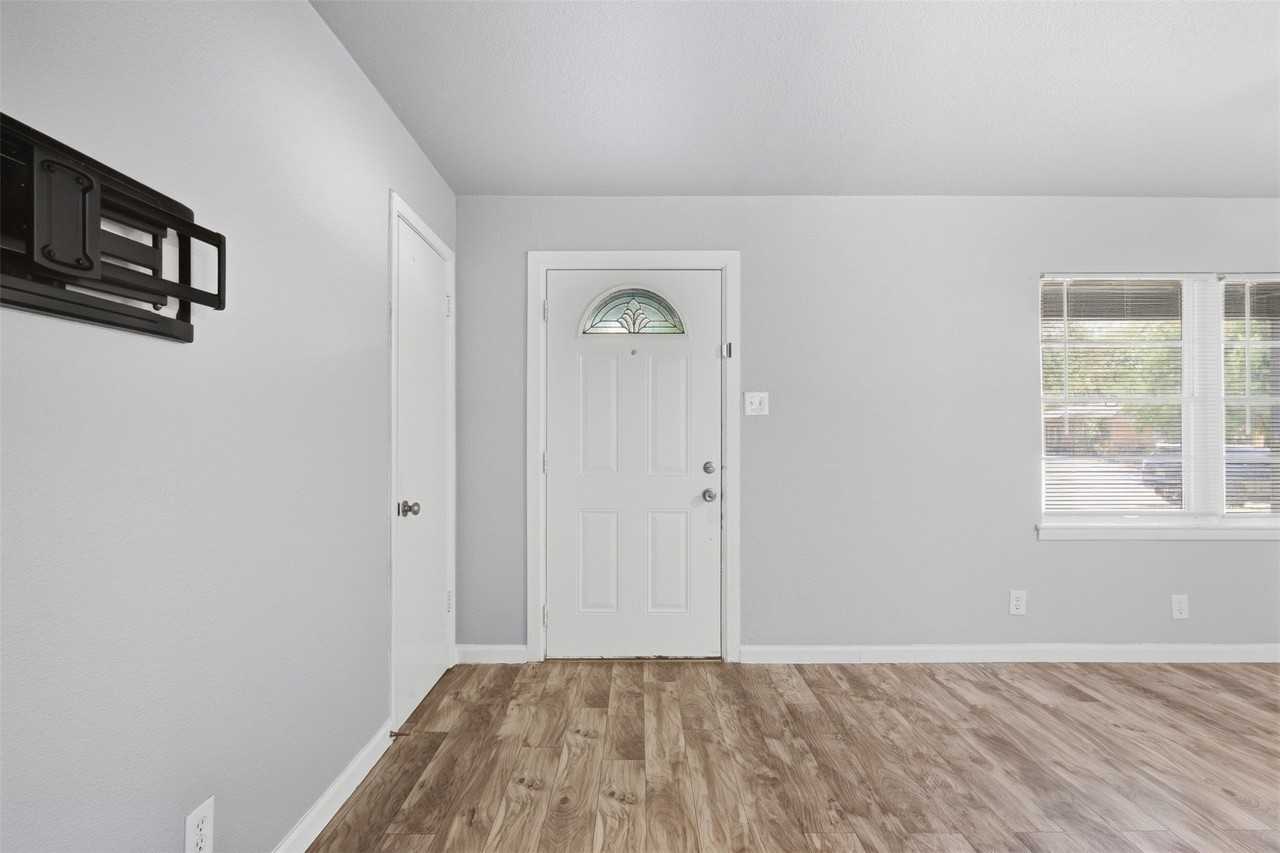 1203 Belvedere Dr - Photo 2 of 27