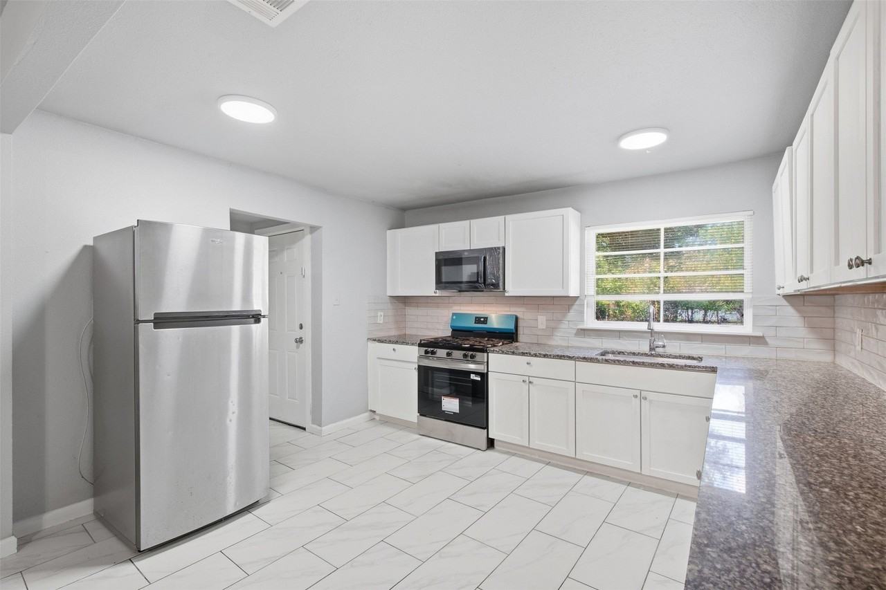 1203 Belvedere Dr - Photo 7 of 27