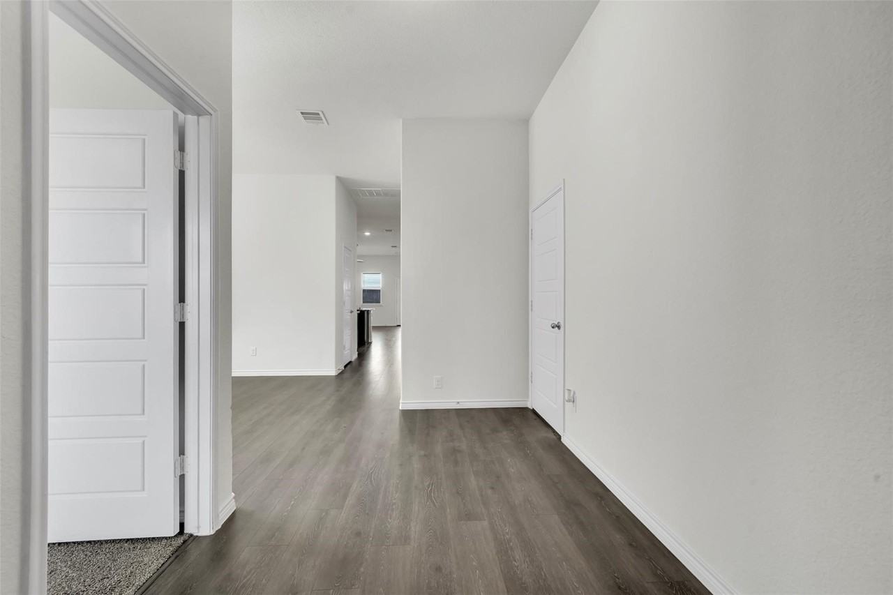 484 Declaration Way - Photo 4 of 29
