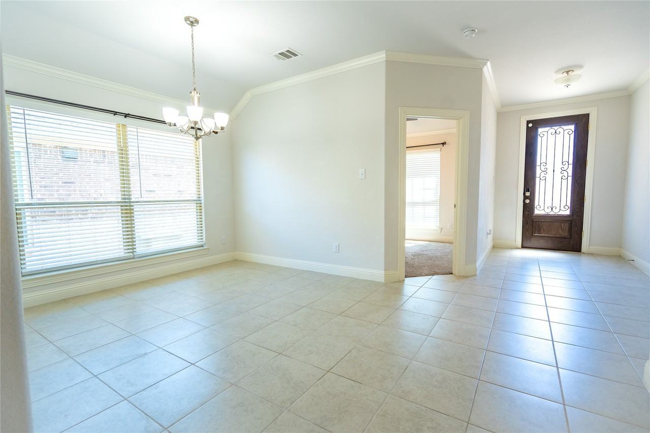 11004 Brownwood Pl - Photo 2 of 13