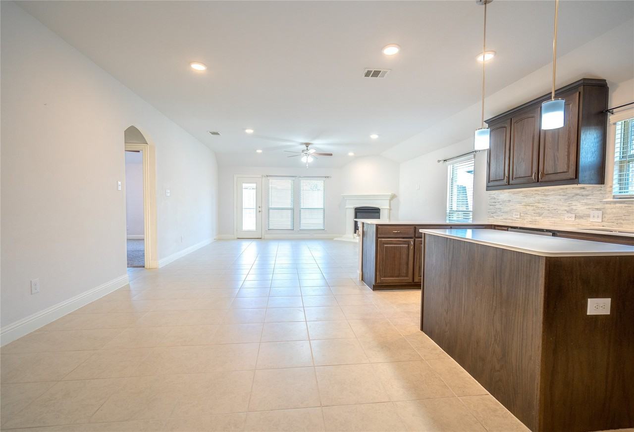 11004 Brownwood Pl - Photo 3 of 13