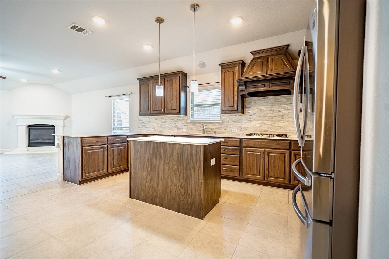 11004 Brownwood Pl - Photo 6 of 13
