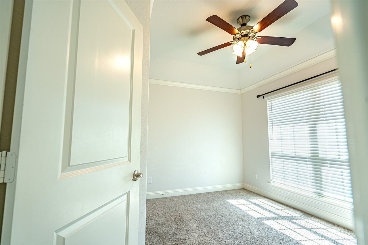 11004 Brownwood Pl - Photo 7 of 13