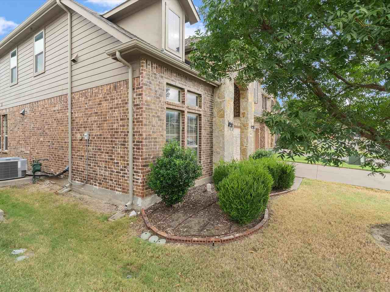 10700 Lariat Trail Dr - Photo 3 of 36