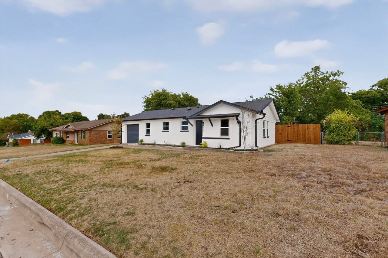 403 Glenn Dr - Photo 4 of 37
