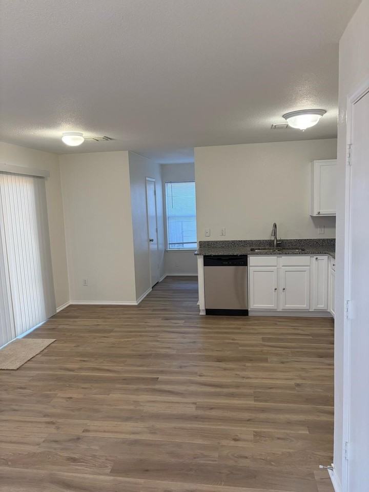1626 White Oak Rd - Photo 4 of 11