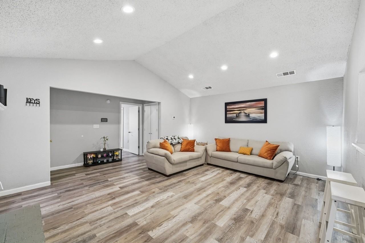 2306 Carol Good Ln - Photo 5 of 19