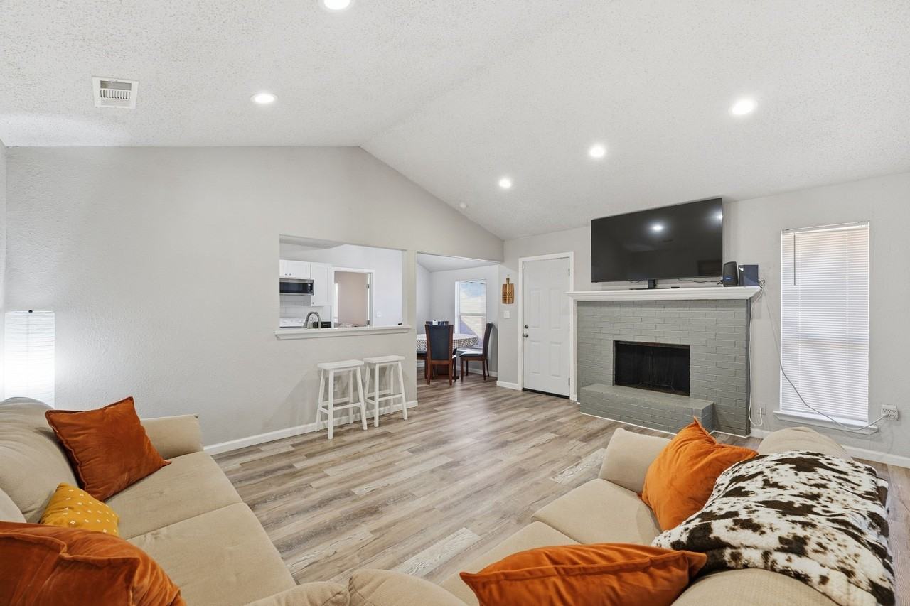 2306 Carol Good Ln - Photo 6 of 19