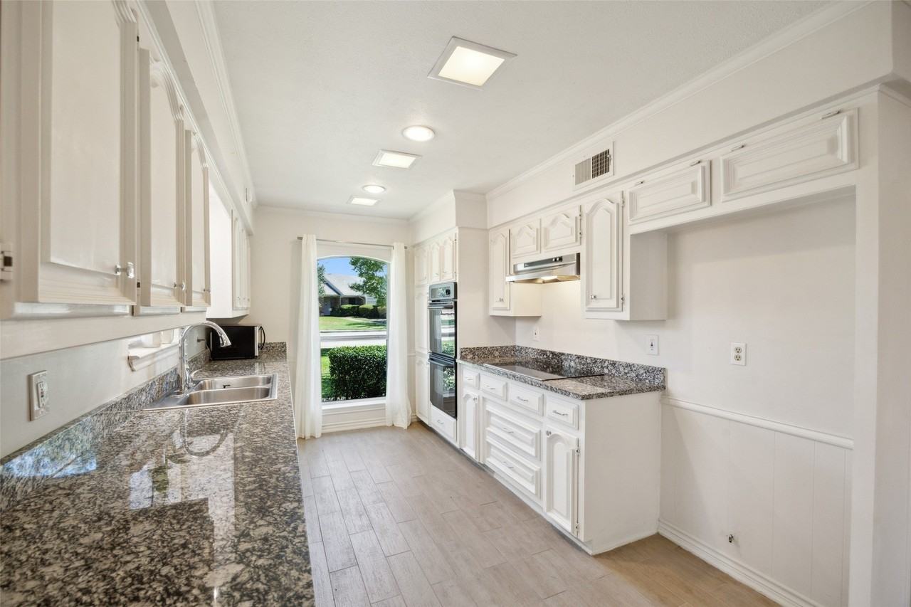 16353 Lauder Ln - Photo 6 of 28