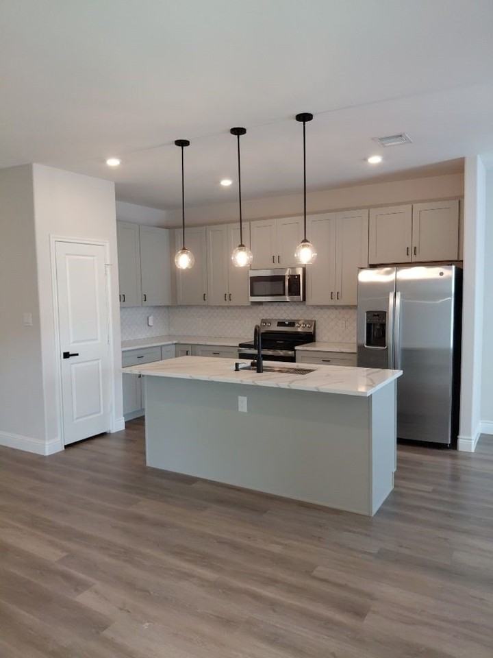 5713 Stonegate Cir - Photo 5 of 17