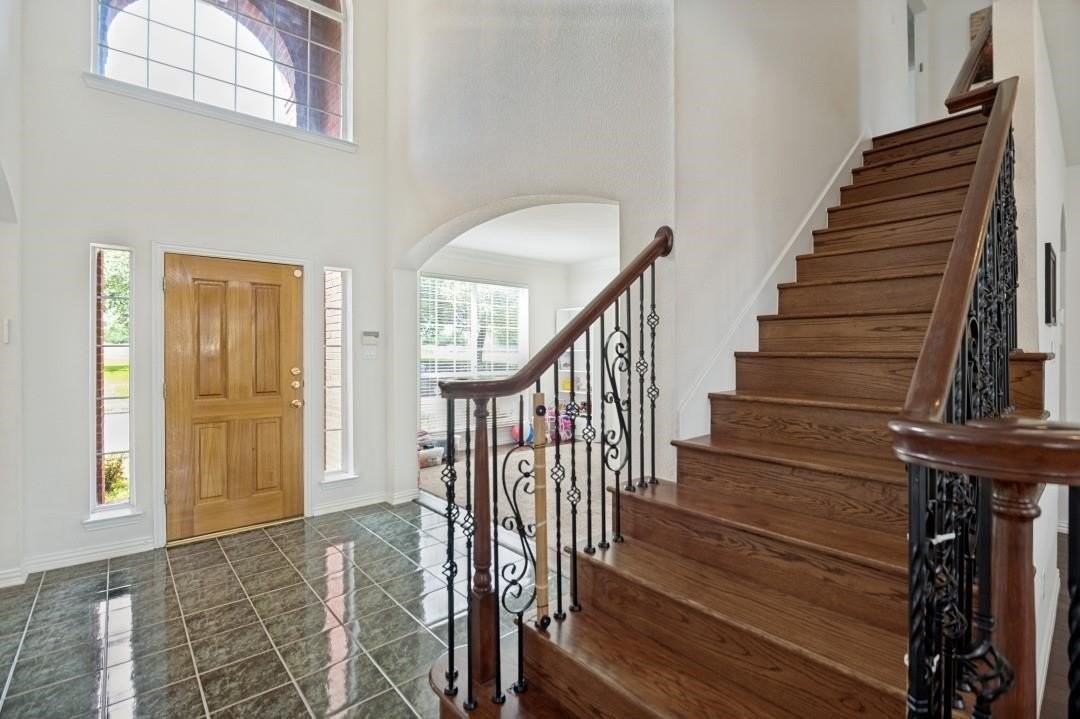 7531 Maribeth Dr - Photo 4 of 23
