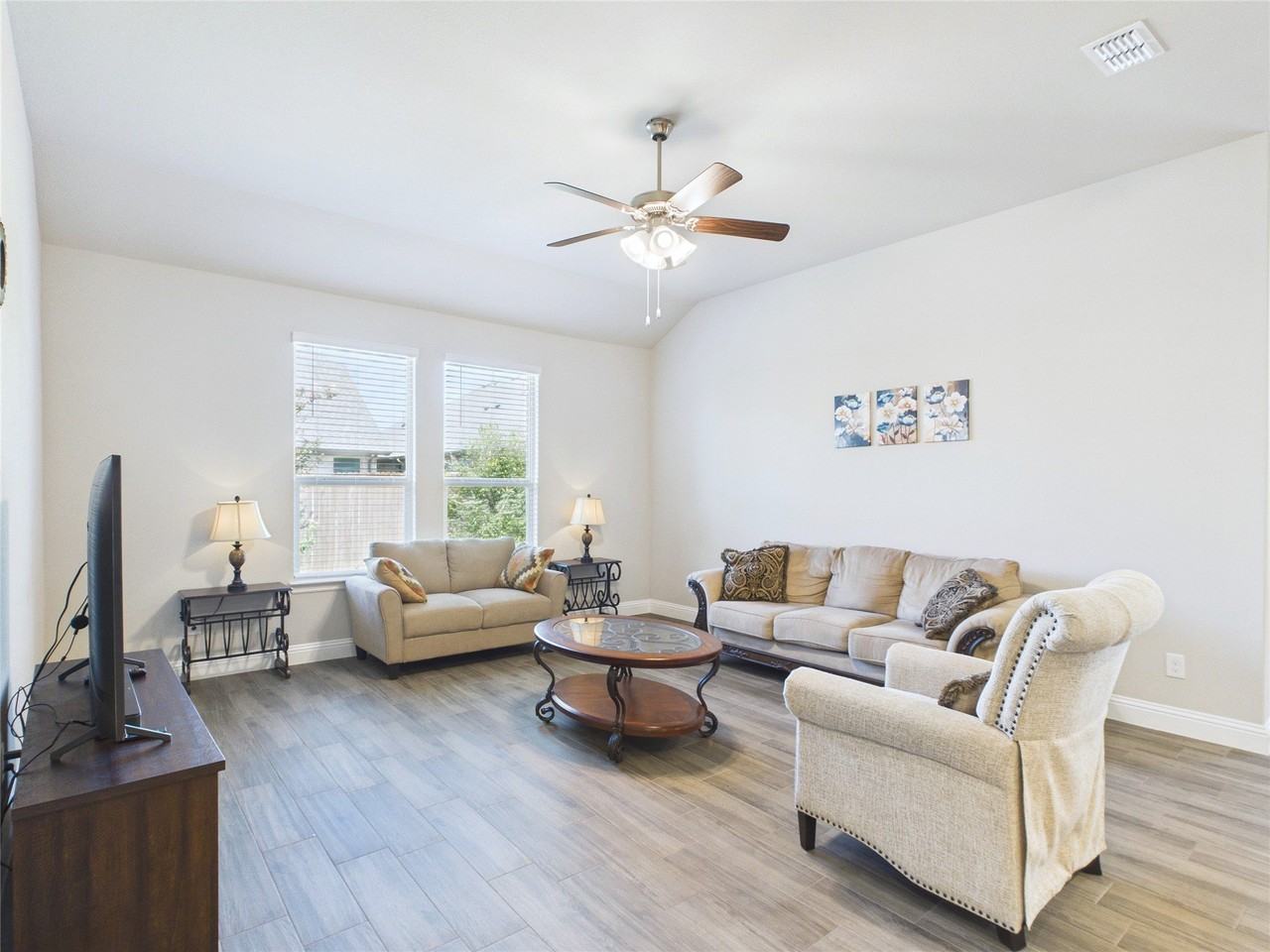 11541 Royston St - Photo 5 of 17