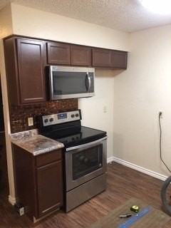 1318 Baylor St - Photo 4 of 12