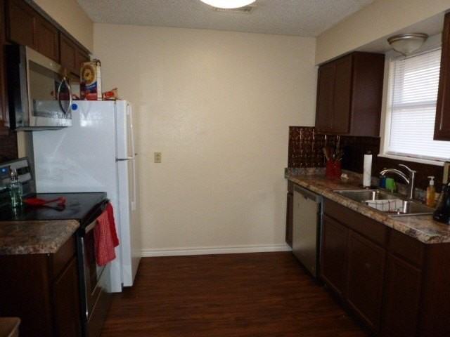 1318 Baylor St - Photo 5 of 12