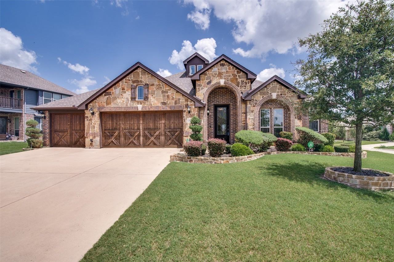 1813 Chadwick Ln - Photo 2 of 34