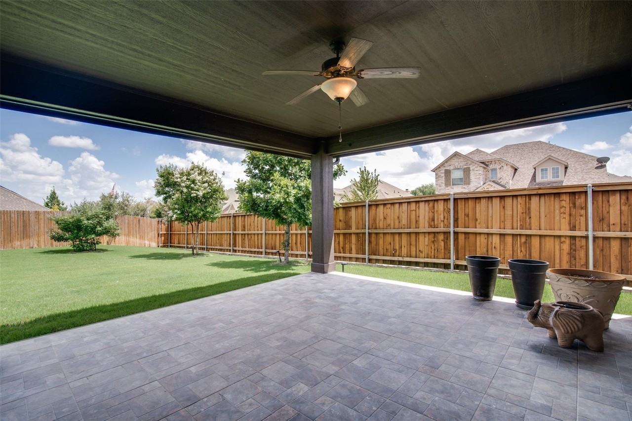 1813 Chadwick Ln - Photo 4 of 34
