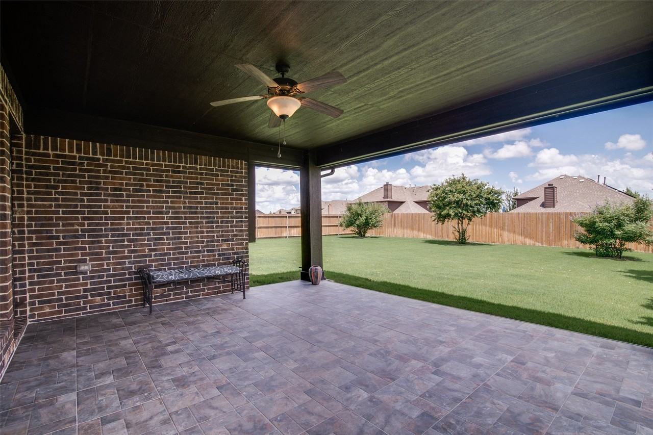 1813 Chadwick Ln - Photo 5 of 34