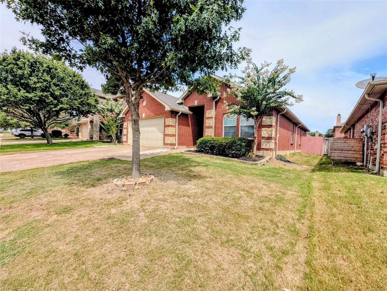 2221 Cavalry Dr - Photo 2 of 14