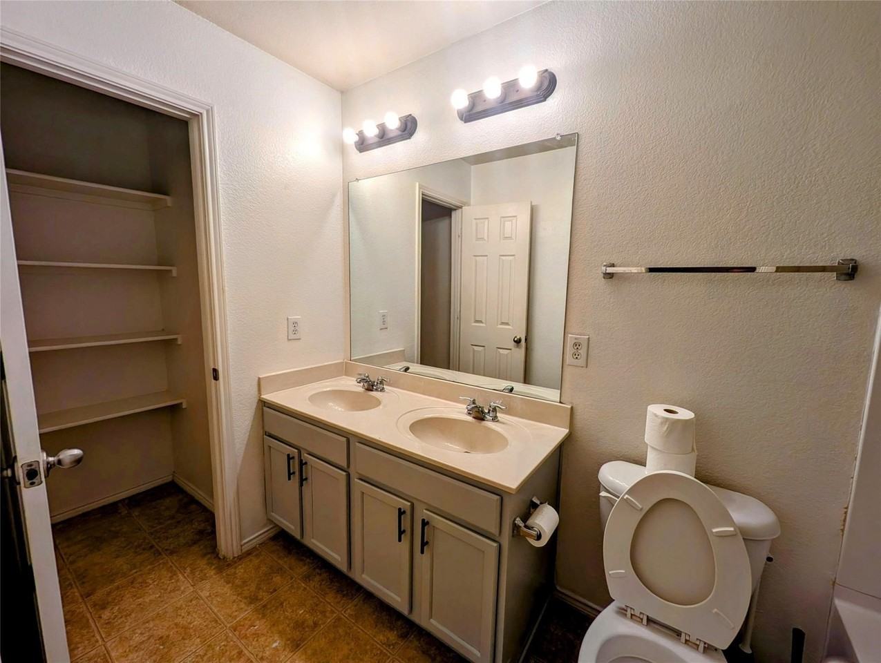 2221 Cavalry Dr - Photo 7 of 14