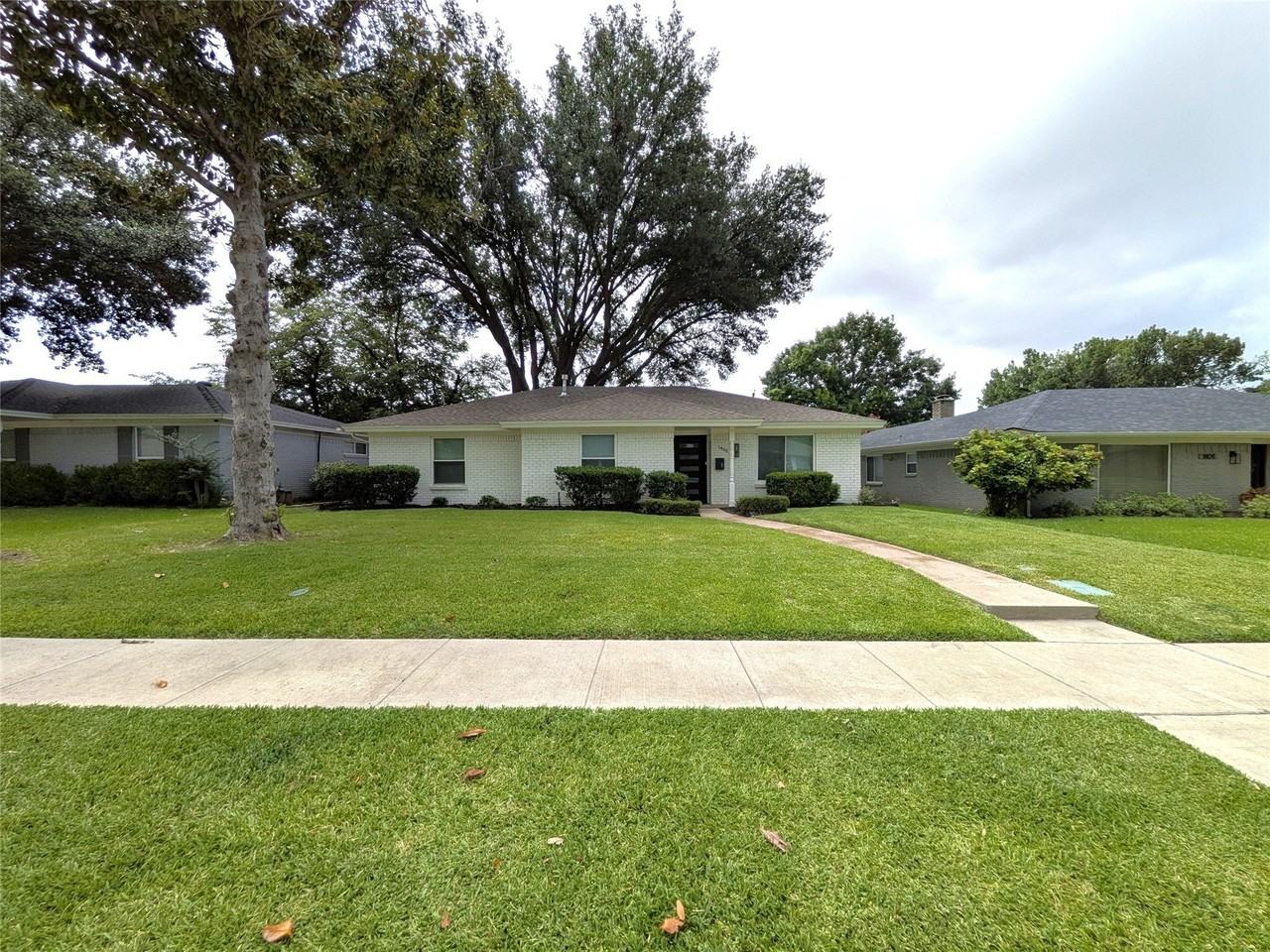 1400 Oakhill Dr - Photo 2 of 36