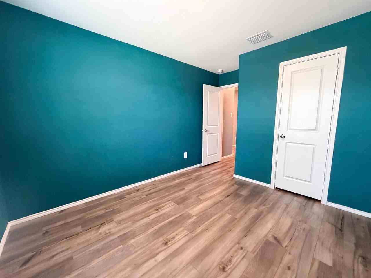 1012 Lady Bird St - Photo 7 of 17