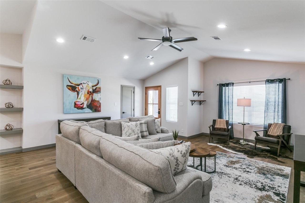 1190 Sycamore Bend Rd - Photo 3 of 31
