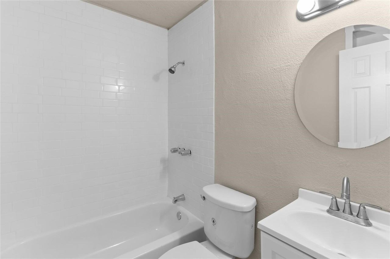 2907 Clinton Ave - Photo 5 of 10