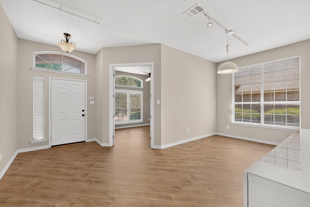 10201 Max Ln - Photo 6 of 38