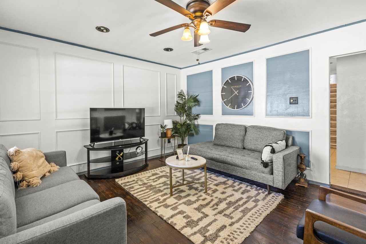 1223 N Center St - Photo 3 of 17