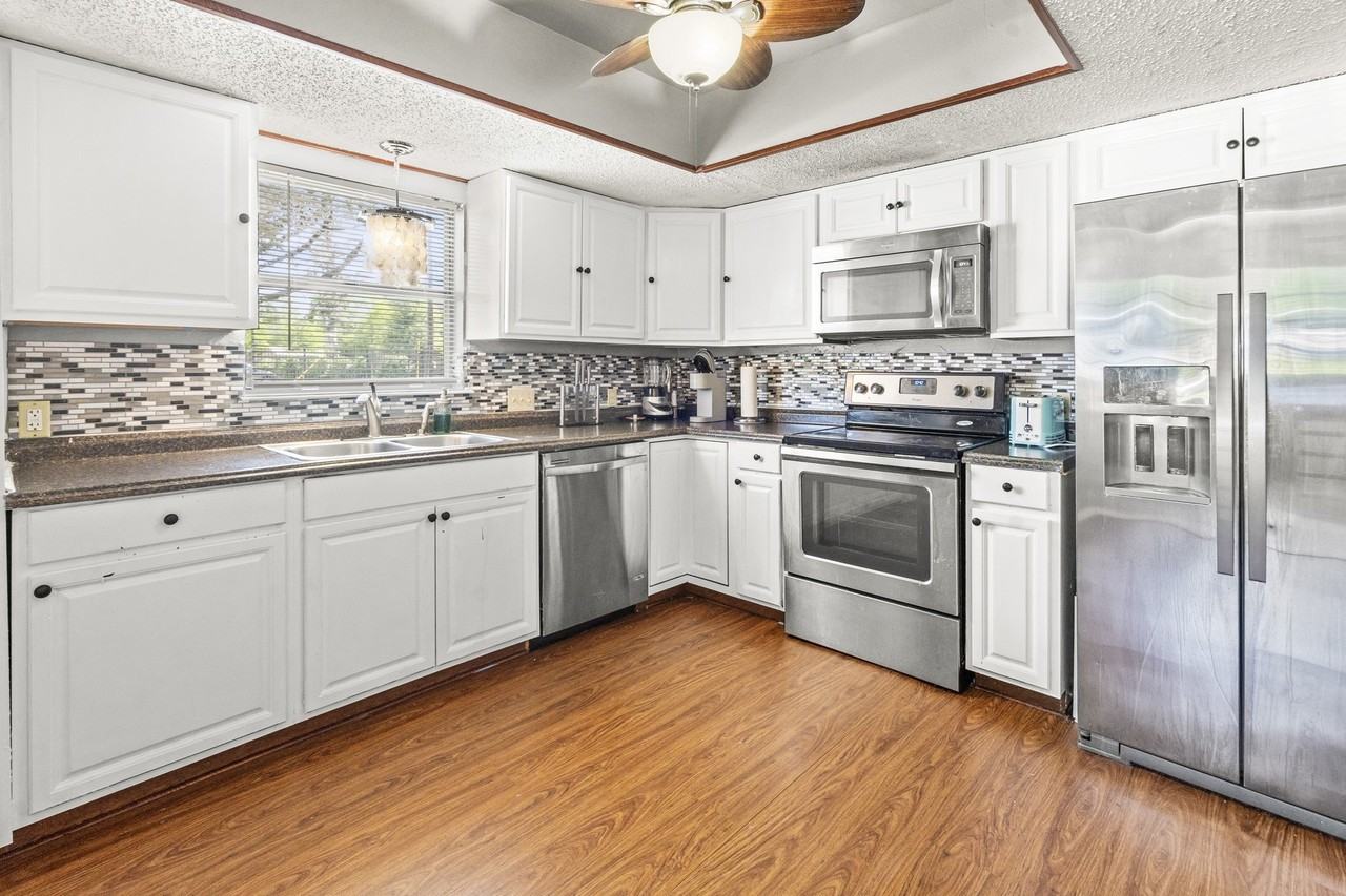 1223 N Center St - Photo 7 of 17